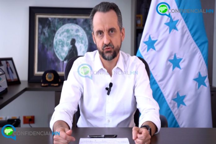 Secuencia 01.00_02_56_06.Imagen fija054