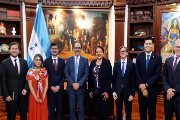 Secuencia 01.00_07_42_14.Imagen fija057