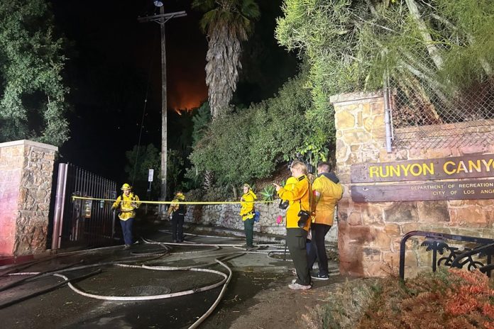 Estalla un incendio en las montañas de Hollywood, el sexto que arde en Los Ángeles