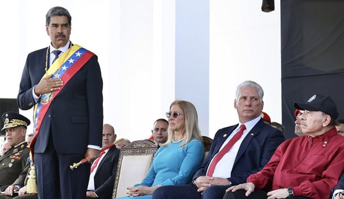 Maduro dice que se prepara con Cuba y Nicaragua para "tomar las armas", de ser necesario
