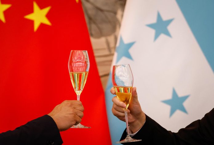 China y Honduras establecen relaciones diplomáticas